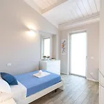 라 누오바 코르테 *