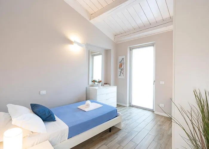 라 누오바 코르테 *